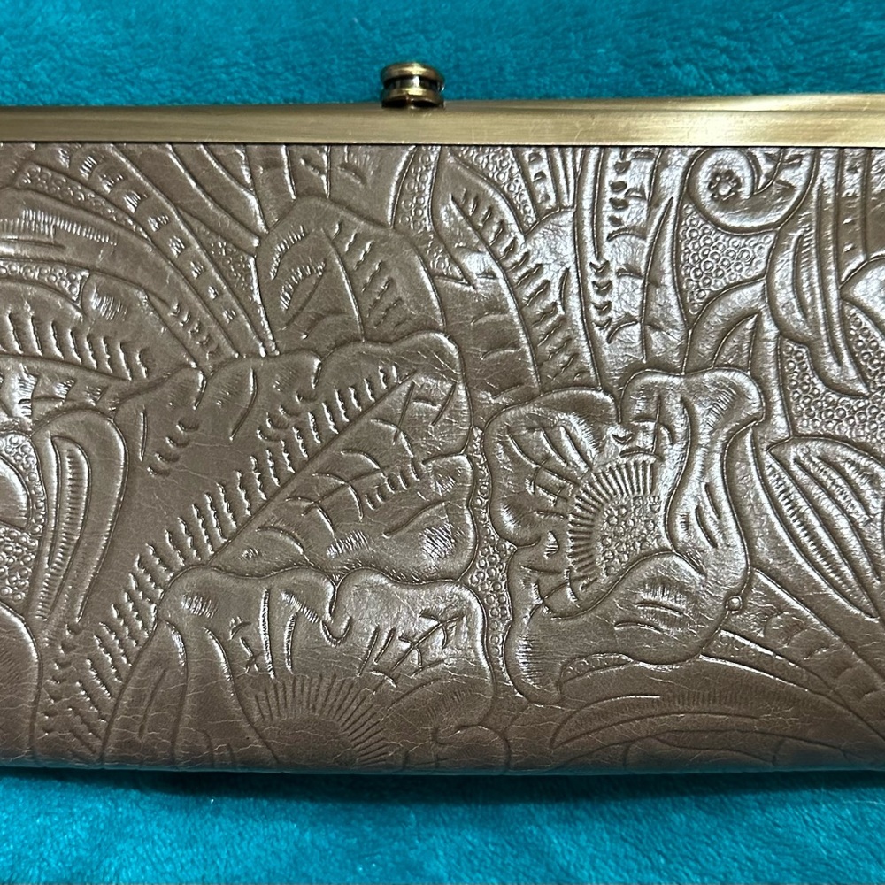 Hobo Lauren Wallet. EUC. Taupe color.